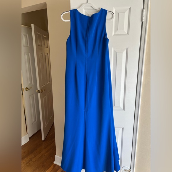 Maxi dress with an opening in the bottom part. Beautiful blue dress. - Picture 2 of 3